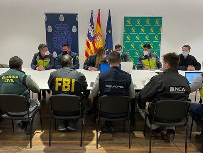 Reunión de miembros de distintos cuerpos y fuerzas de seguridad españoles e internacionales en el marco de una macrooperación antidroga coordinada por Europol y Eurojust.