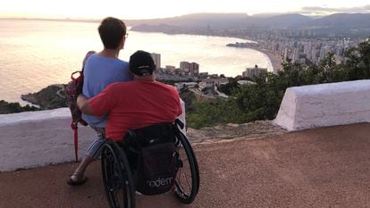 Miguel Nonay y su mujer, Eva Gutiérrez, en una de sus últimas visitas a Benidorm (Alicante).