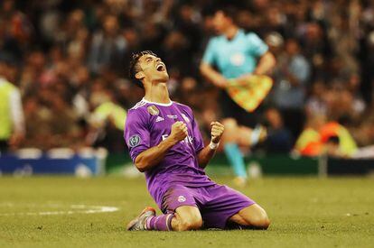 Cristiano Ronaldo celebra su tercera Champions con el Real Madrid. 