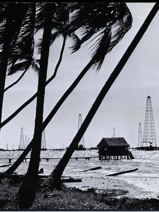 Plataformas petroleras en el lago Maracaibo (Venezuela), en febrero de 1944.