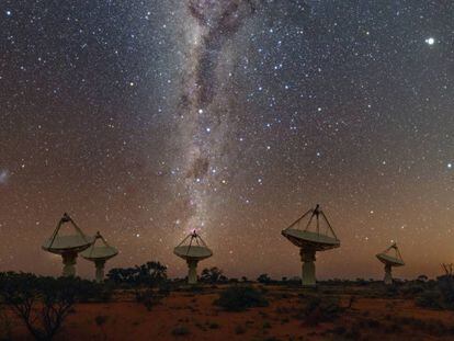 Varias antenas del radiotelescopio con el que se detectó la señal, el australiano ASKAP