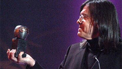 Josep María Flotats con el Max al mejor director de escena por la obra 'La Cena', de Jean Claude Brisville.
