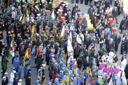 La procesión del funeral de Otto de Habsurgo, primogénito del último emperador de austrohúngaro sale de la Catedral de San Esteban de Viena.