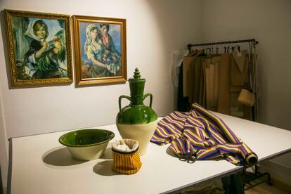 Eturel, inspirada en La Mancha, vende complementos para el hogar, botijos y bolsos.