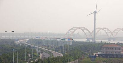 Entrada a Tienjin Eco-city, a 150 kil&oacute;metros de Pek&iacute;n, una localidad a&uacute;n en construcci&oacute;n y que quiere ser modelo de sostenibilidad. 