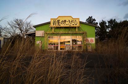 Un restaurante abandonado en la zona de exclusión de la ciudad de Tomioka, en la prefectura de Fukushima, el 27 de febrero de 2021.