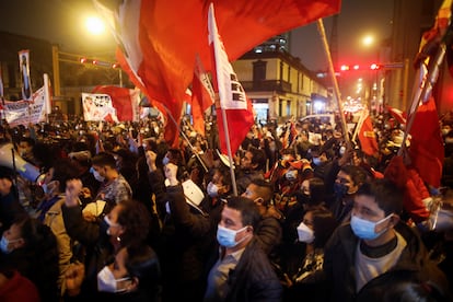 Followers of Point Pedro Castillo celebrate the left-wing declaration of Peru as president this Monday.