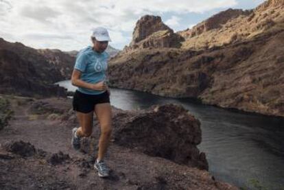 Mina Guli corre a lo largo del río Colorado, el pasado 24 de marzo.