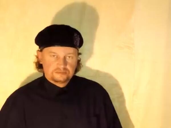 Imagen de un vídeo subido a Internet por un hombre identificado como Maxim Plojim, principal sospechoso del secuestro. 