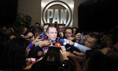 Ricardo Anaya es entrevistado antes del Consejo Nacional del PAN.
