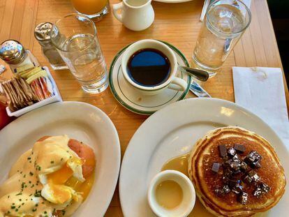 UN DESAYUNO-BRUNCH EN CLINTON STREET BAKING / CAPEL