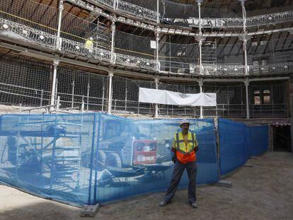 Obras en el frontón del Beti Jai de Madrid.