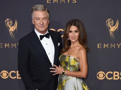 Alec e Hilaria Baldwin, en los premios Emmy celebrados en septiembre de 2017 en Los Ángeles, California.