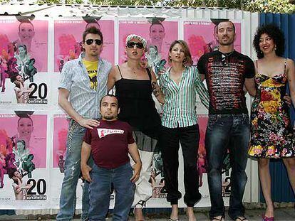 De izquierda a derecha, el director, Ramón Salazar, junto a los actores Miguel O&#39;Dogherty, Rossy de Palma, Najwa Nimri, Pablo Puyol y Mónica Cervera.