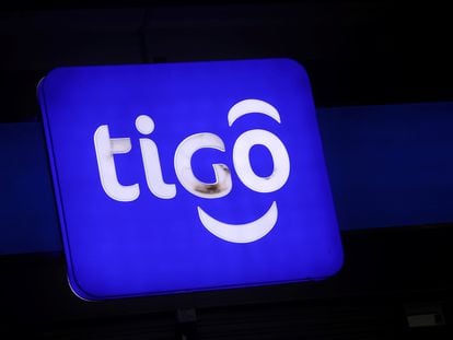 Le logo Tigo dans un magasin à Bogotá (Colombie).