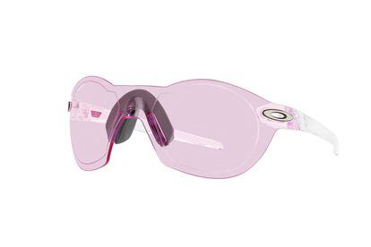 Gafas con cristales tintados en rosa, de Oakley.