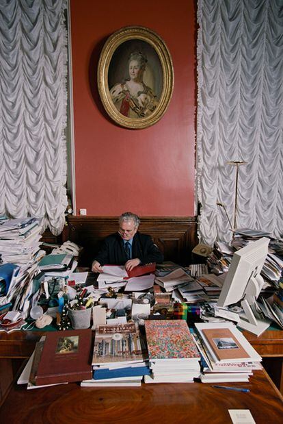 Mijaíl Piotrovski, director del Hermitage, en su despacho, con el retrato de Catalina la Grande donde antes estuvo Lenin.