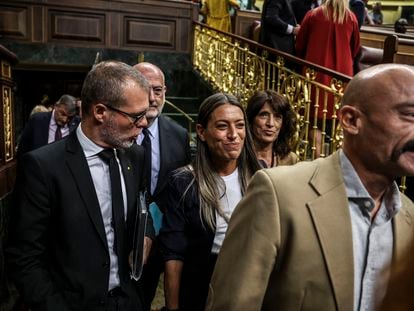 La portavoz de Junts, Míriam Nogueras (en el centro), a su llegada este viernes al Congreso.