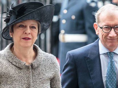 La primer ministra brit&aacute;nica Theresa May, con su marido, Philip May