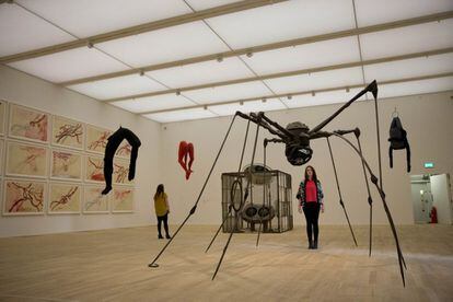 Obras de la artista Louise Bourgeois. Con su ampliación y replanteamiento de su colección, la Tate aspira a una forma más plural, global y femenina de contar la historia del arte a partir de 1900.