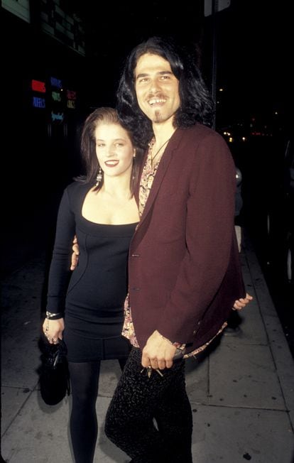 Lisa Marie y el actor Danny Keough se casaron en 1988 y tuvieron dos hijos, Riley y Benjamin Storm. La pareja se divorció en 1994. 