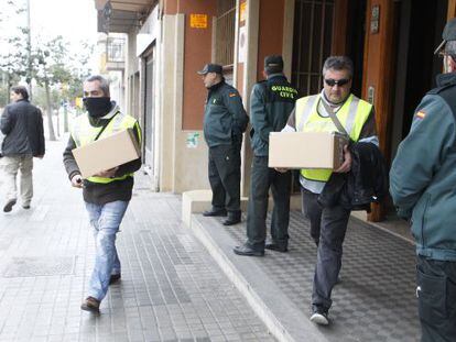 La Guardia Civil registra el domicilio del exdirector del Servicio Catalán de la Salut (CatSalut), Carles Manté, en Mataró.