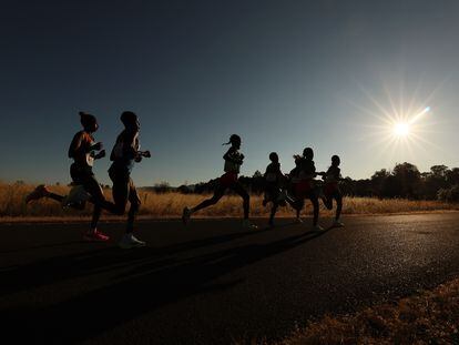 Varias atletas compiten en la maratón femenina de los Mundiales de Atletismo de Oregon22 en Eugene (Estados Unidos).