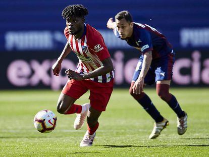 El atlético Thomas, en una acción del partido.