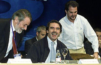 José María Aznar, junto a Jaime Mayor Oreja y Carlos Iturgaiz en el Congreso del PP del País Vasco.