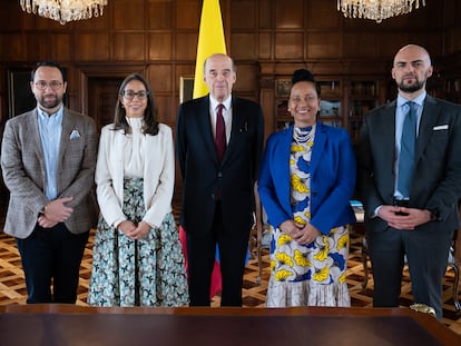 Equipo de agentes y co agentes de Colombia ante la Corte Internacional de Justicia posesionados por el canciller Álvaro Leyva.