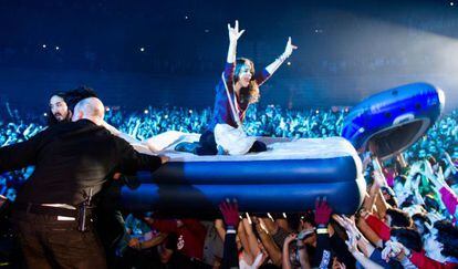 Actuaci&oacute;n del dj Steve Aoki en la fiesta de Halloween del pabell&oacute;n Madrid Arena el 1 de noviembre de 2012.
