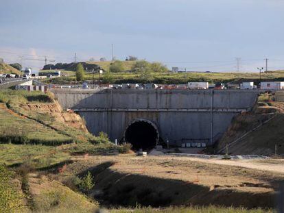 Tuneladora abandonada a las afueras de M&oacute;stoles. 