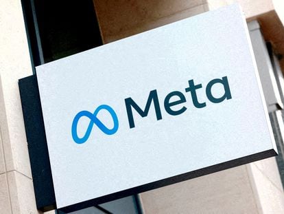 Logo de Meta en Bruselas.