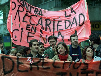 Manifestación de jóvenes investigadores contra la precariedad del sector, en 2002.