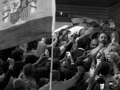 Santiago Abascal, líder de Vox, al llegar a un mitin electoral en Sevilla el pasado 24 de abril. 