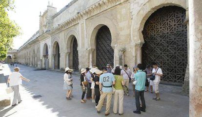 Celosías en las arcadas de acceso a la Mezquita de Córdoba.