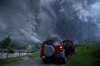 Una inmensa nube de ceniza tras una explosión.