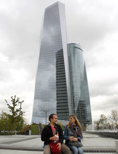 Vista de la Torre de Cristal en octubre de 2012.