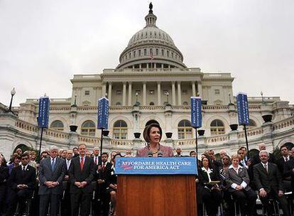 La presidenta de la Cámara de Representantes, Nancy Pelosi, en la presentación del proyecto de reforma sanitaria en el Capitolio