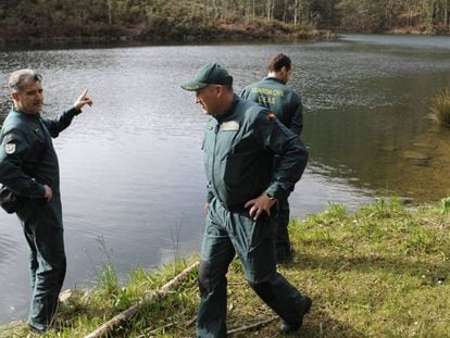 La Guardia Civil en la zona en la que fue hallado el cadáver de Paz Fernández.