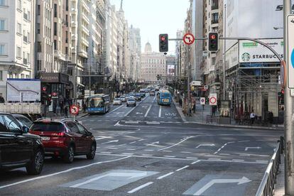 El lugar donde se instalará un paso de peatones transversal en plaza de España.