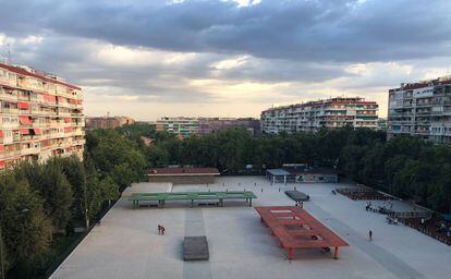 Vista de una plaza en la localidad madrileña de Alcorcón, a las afueras de Madrid.