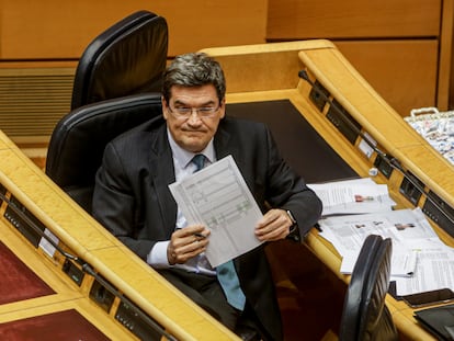 El Ministro de Inclusión, Seguridad Social y Migraciones, José Luis Escrivá, durante su intervención en el pleno de control al Gobierno.