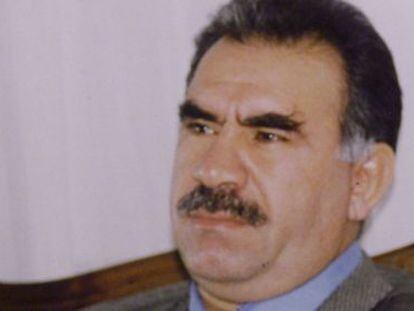 El líder kurdo del Partido de los Trabajadores Kurdos (PKK), Abdulá Ocalan, en su residencia de Roma en 1998.