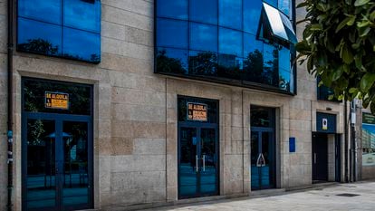 Fachada del local que consta como sede de la academia Vive Formación en Vigo.