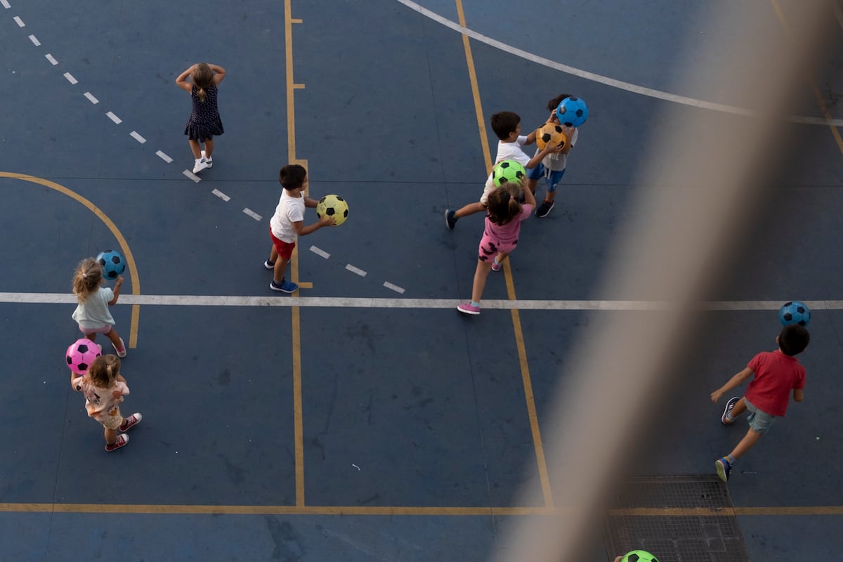 Un colegio concertado de Málaga despide a un profesor de infantil por presuntos tocamientos al alumnado | Sociedad