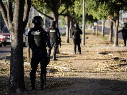 Policías estatales durante un operativo en Culiacán, en una imagen de archivo.