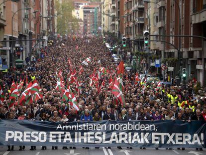 Cabecera de la manifestaci&oacute;n de apoyo a los presos de ETA en Bilbao.