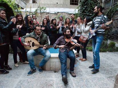 Los componentes del grupo musical Nabat ensayan en Damasco.