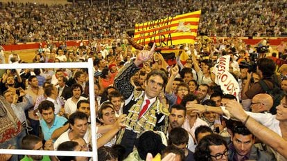 Salida en hombros en la Monumental de Barcelona